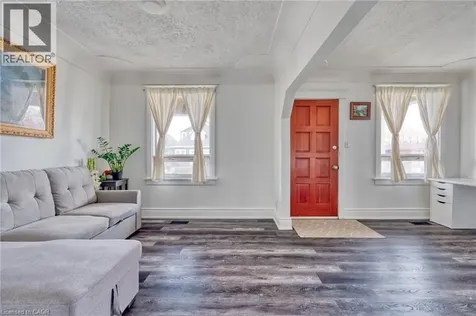 118 Cameron Avenue North Hamilton ON L8H 4Z2