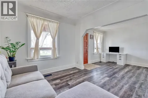 118 Cameron Avenue North Hamilton ON L8H 4Z2