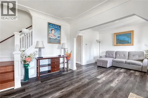 118 Cameron Avenue North Hamilton ON L8H 4Z2