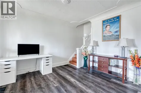 118 Cameron Avenue North Hamilton ON L8H 4Z2