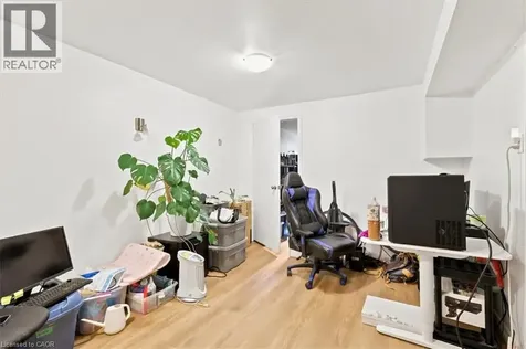 6 Tamarack Court Cambridge ON N3C 3A8