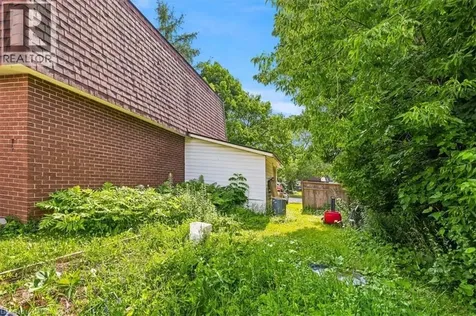 6 Tamarack Court Cambridge ON N3C 3A8
