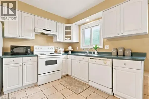 6 Tamarack Court Cambridge ON N3C 3A8