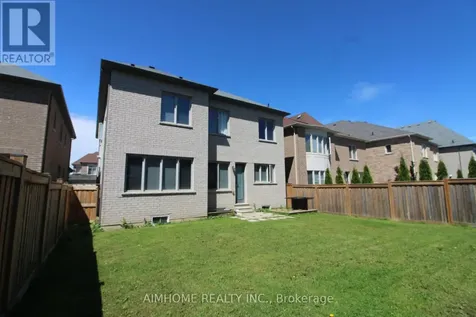 39 Scrivener Drive Aurora ON L4G 0Y8