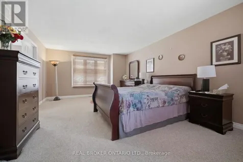 1356 Mapleridge Crescent Oakville (ga Glen Abbey) ON L6M 2G6