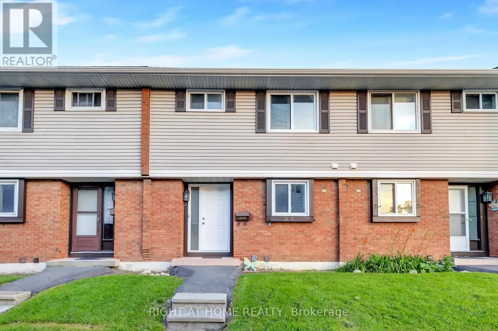 5 Hadley Circle Ottawa ON K2H 6P1