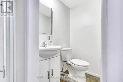 5 Hadley Circle Ottawa ON K2H 6P1