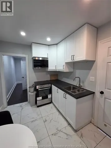 1178 Giles Boulevard East Windsor ON N9A 4G4