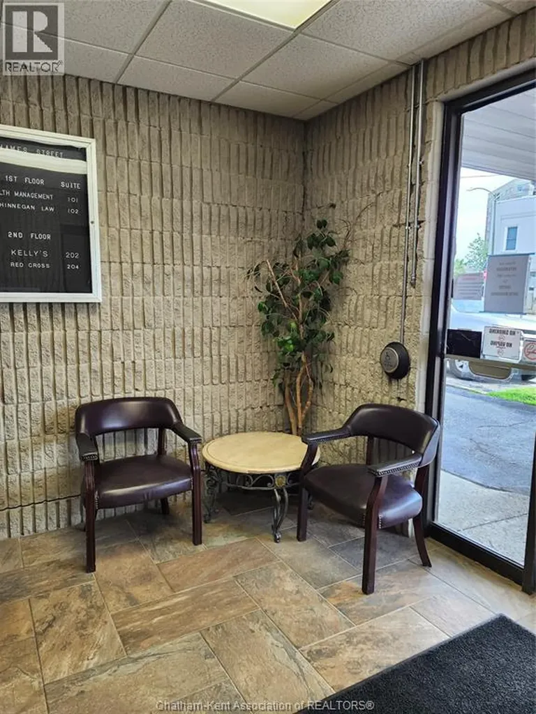 75 Thames Street Chatham ON N7L 1S4