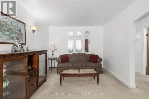 1081 Kenaston Street Ottawa ON K1B 3P8
