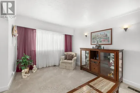1081 Kenaston Street Ottawa ON K1B 3P8