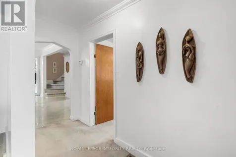1081 Kenaston Street Ottawa ON K1B 3P8