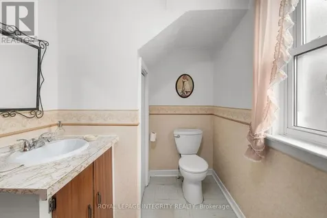 1081 Kenaston Street Ottawa ON K1B 3P8