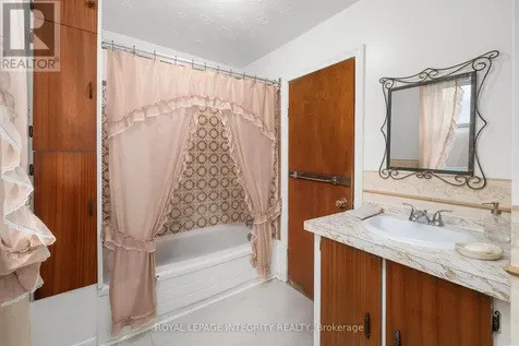 1081 Kenaston Street Ottawa ON K1B 3P8