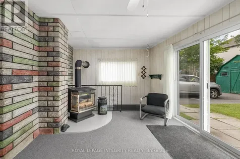 1081 Kenaston Street Ottawa ON K1B 3P8