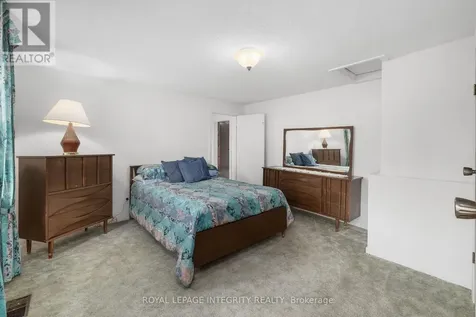 1081 Kenaston Street Ottawa ON K1B 3P8