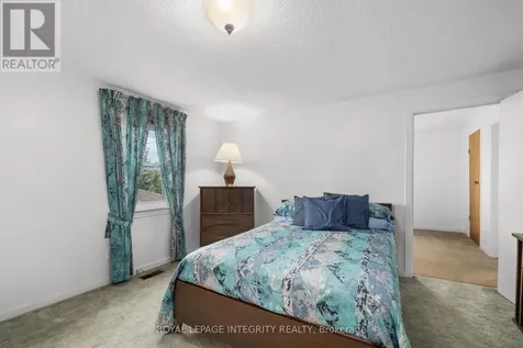 1081 Kenaston Street Ottawa ON K1B 3P8
