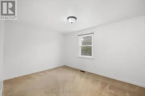 1081 Kenaston Street Ottawa ON K1B 3P8