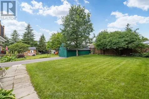 1081 Kenaston Street Ottawa ON K1B 3P8