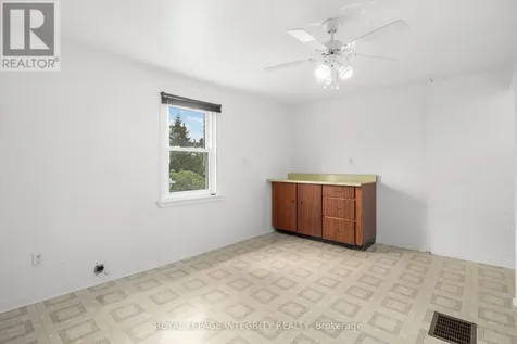 1081 Kenaston Street Ottawa ON K1B 3P8