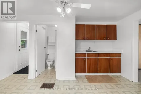 1081 Kenaston Street Ottawa ON K1B 3P8