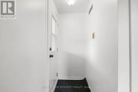1081 Kenaston Street Ottawa ON K1B 3P8