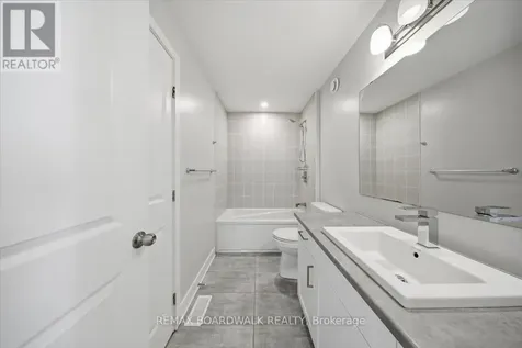 54 Thunderbolt Street Ottawa ON K2S 1E7