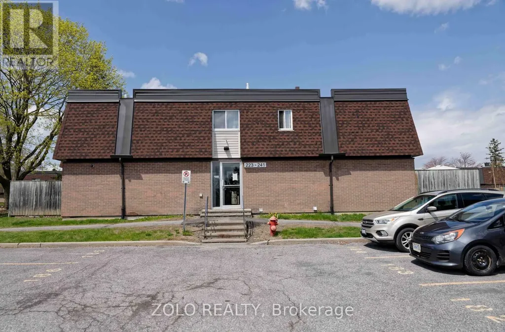 241 Ridgepark Private Ottawa ON K2G 1H1