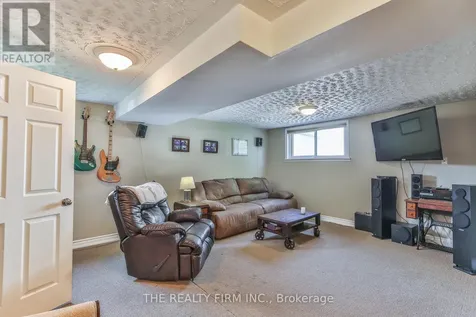 13 Vanbuskirk Drive St. Thomas ON N5R 4Z1