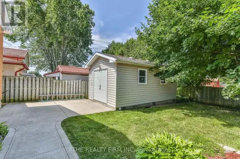 13 Vanbuskirk Drive St. Thomas ON N5R 4Z1