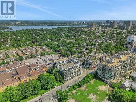 360 Patricia Avenue Ottawa ON K1Z 6W1