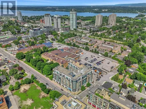 360 Patricia Avenue Ottawa ON K1Z 6W1