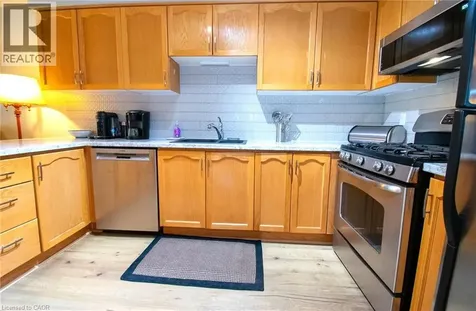 24 Walker Court Grimsby ON L3M 5J5