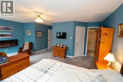 24 Walker Court Grimsby ON L3M 5J5