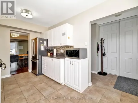 53 Thornbury Crescent Ottawa ON K2G 6C5