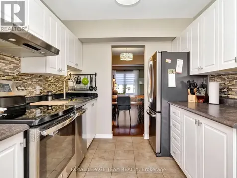 53 Thornbury Crescent Ottawa ON K2G 6C5