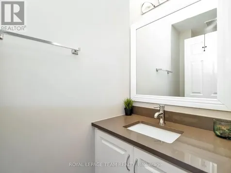 53 Thornbury Crescent Ottawa ON K2G 6C5