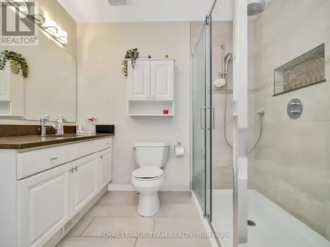 53 Thornbury Crescent Ottawa ON K2G 6C5