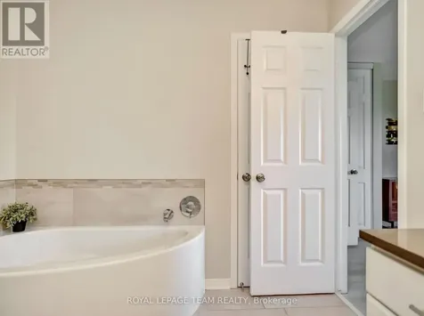 53 Thornbury Crescent Ottawa ON K2G 6C5