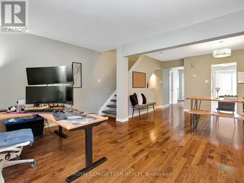 53 Thornbury Crescent Ottawa ON K2G 6C5