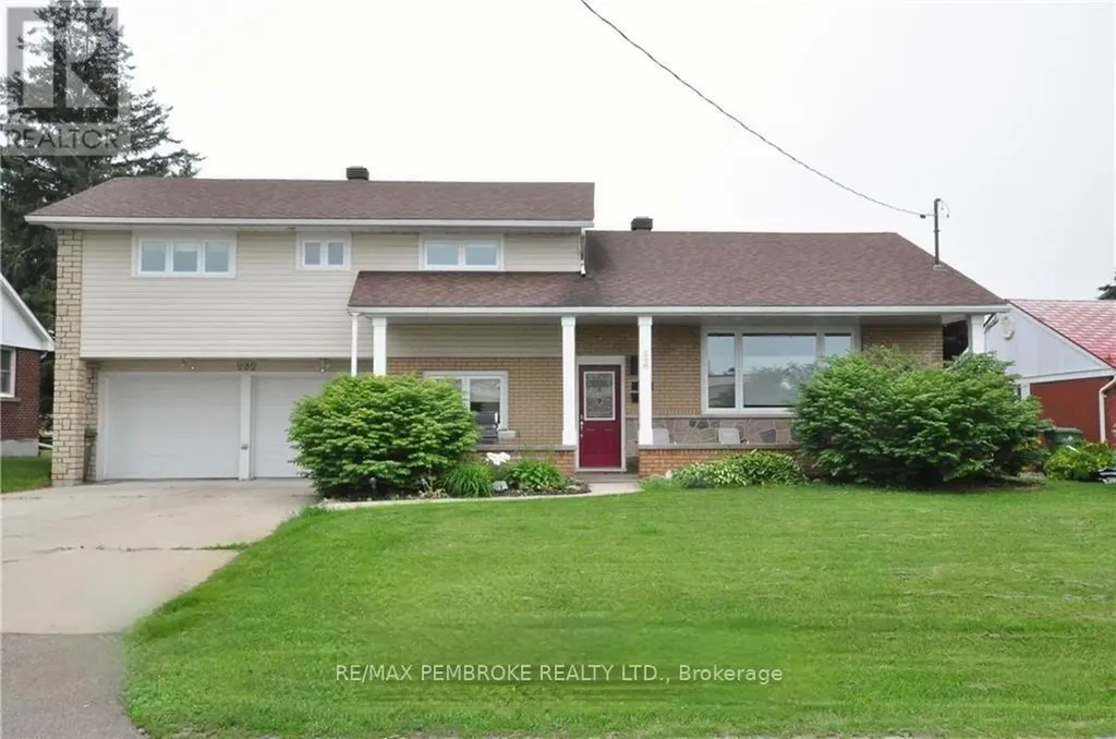282 Clemow Avenue Pembroke ON K8A 2E4