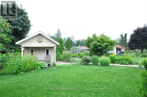 282 Clemow Avenue Pembroke ON K8A 2E4