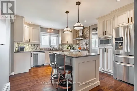 282 Clemow Avenue Pembroke ON K8A 2E4