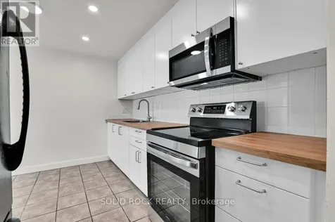 896 Elmsmere Drive Ottawa ON K1J 7T6