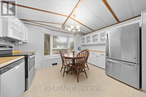 20 Pinewood Avenue Beckwith ON K7C 3P1
