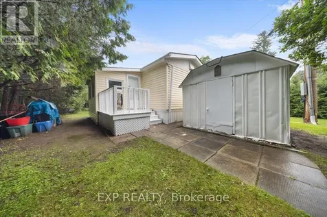 20 Pinewood Avenue Beckwith ON K7C 3P1