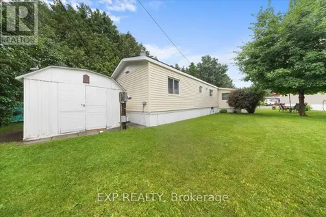 20 Pinewood Avenue Beckwith ON K7C 3P1