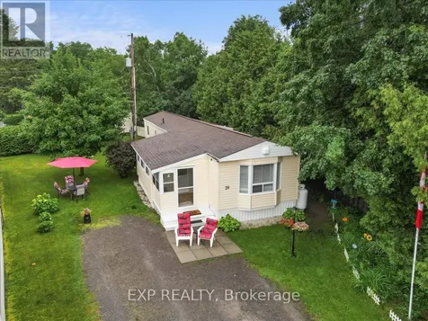 20 Pinewood Avenue Beckwith ON K7C 3P1
