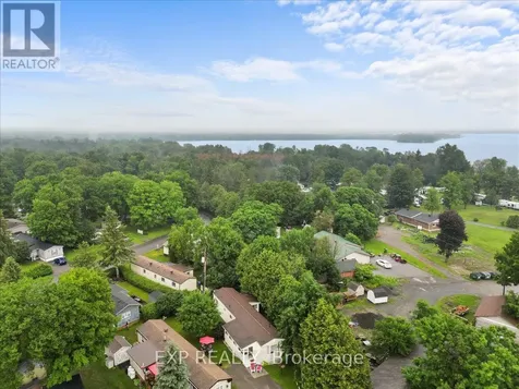 20 Pinewood Avenue Beckwith ON K7C 3P1