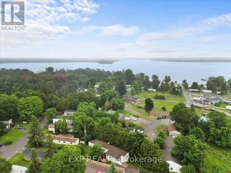 20 Pinewood Avenue Beckwith ON K7C 3P1